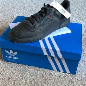 Yeezy - Powerphase Black